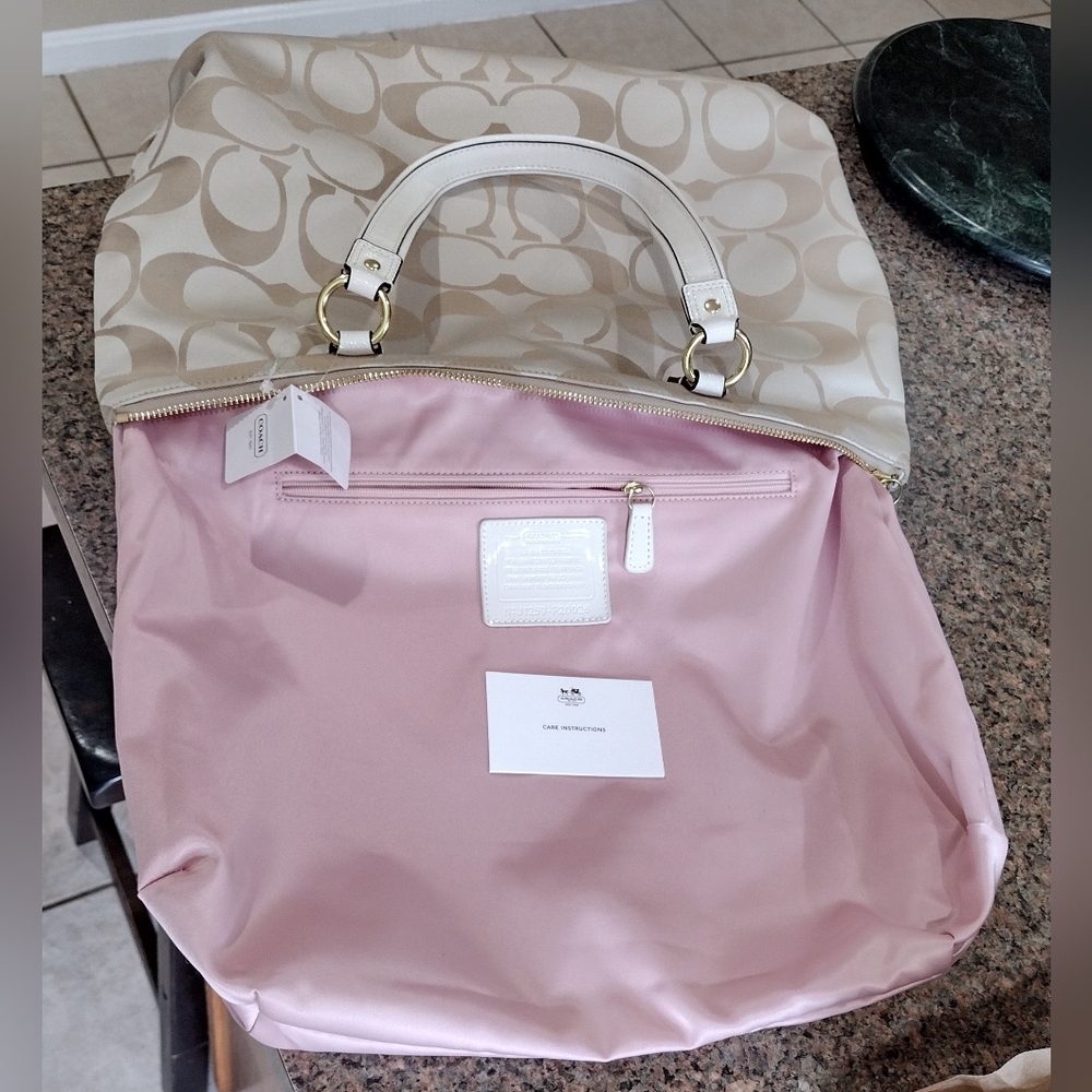 NWT Coach Poppy Daisy CC Cream khaki, White Patent Leather Trim Tote - Picture 11 of 16